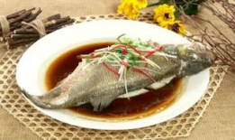 清蒸鲈鱼的做法视频,简单美味，营养满分，跟着视频学做家常好菜